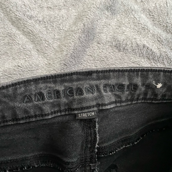 American Eagle Outfitters Women’s Black washed Mom Jeans Size 2 Regular Stretch - Picture 2 of 11